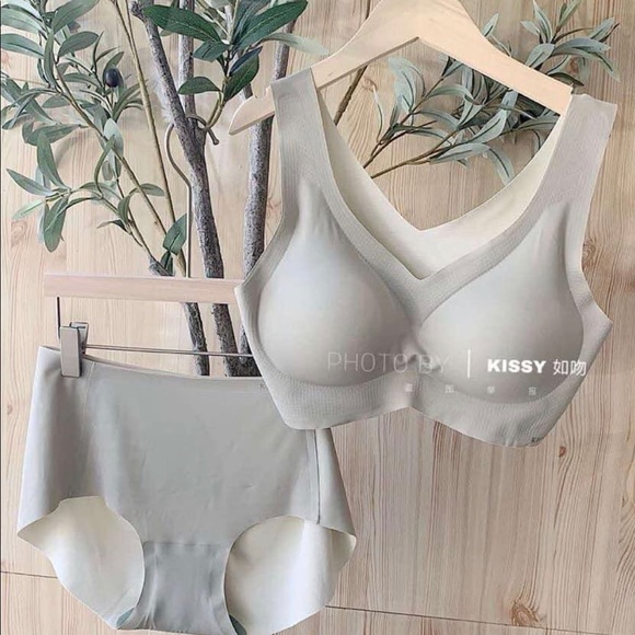 Wireless and seamless push up bra and panty set - Picture 8 of 9